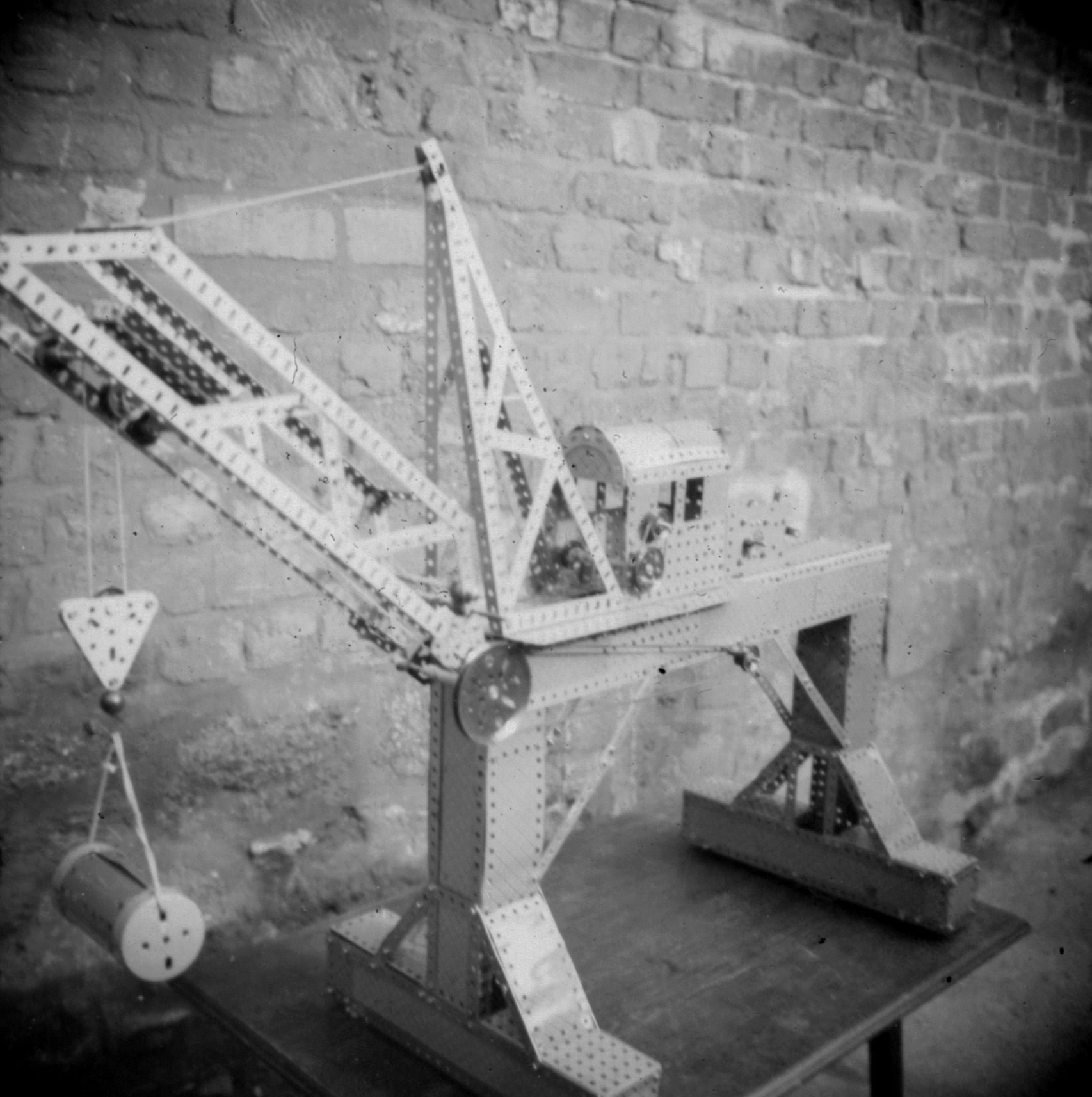 The Meccano crane. Mar[ch 19]42