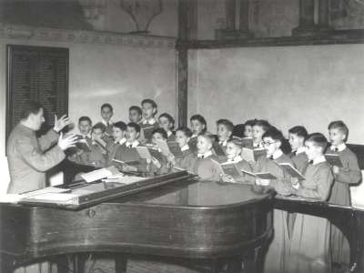 Exeter Cathedral Choir Chapter House rehearsal c.1953